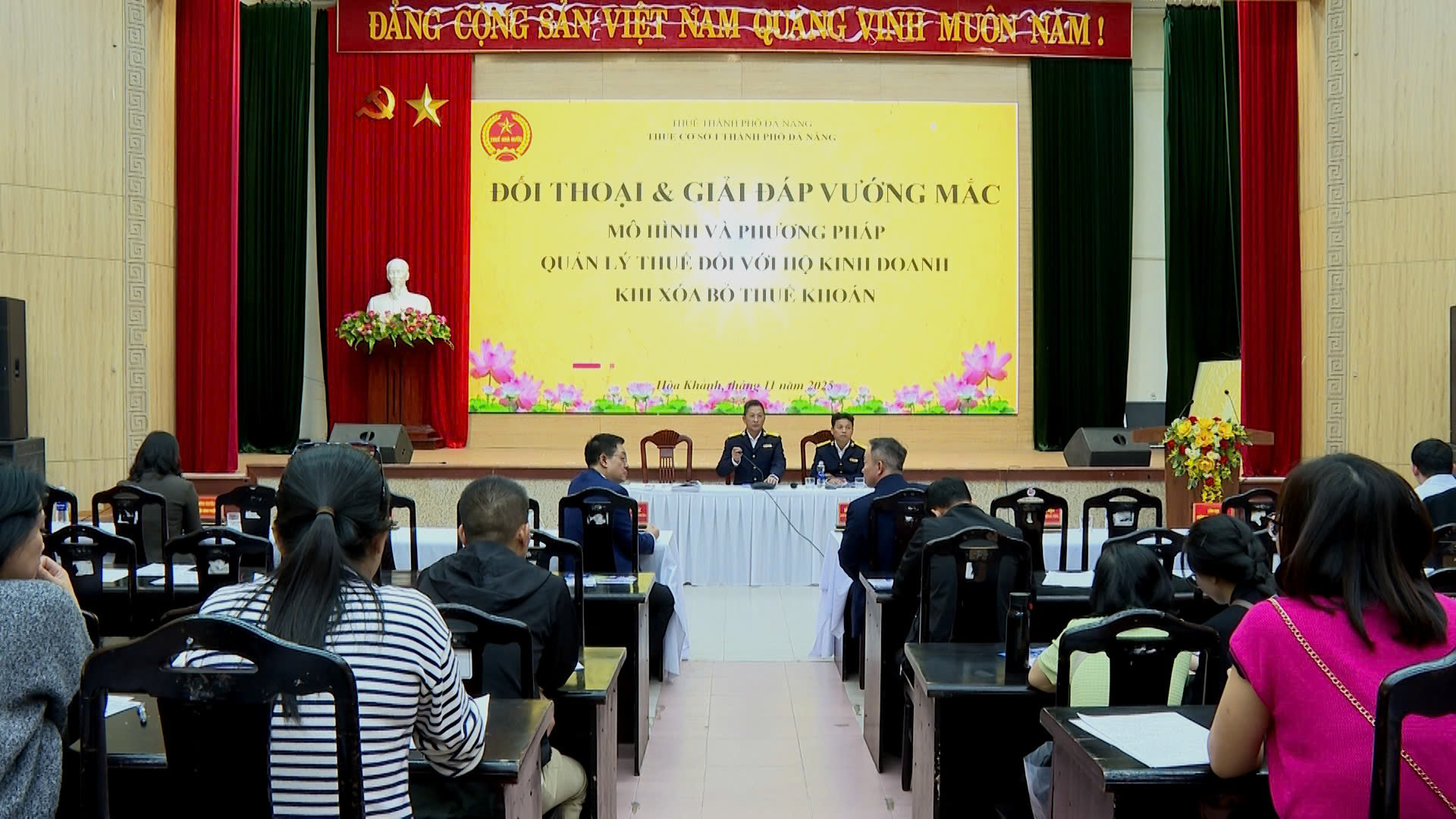 Tập huấn ứng dụng chuyển đổi số trong kê khai thuế đối với các hộ kinh doanh trên địa bàn phường Hòa Khánh