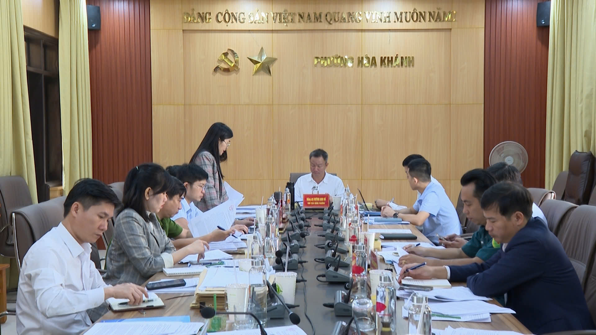 Phiên họp thường kỳ tháng 12 UBND phường Hòa Khánh thảo luận, thông qua một số nhiệm vụ thuộc thẩm quyền UBND phường
