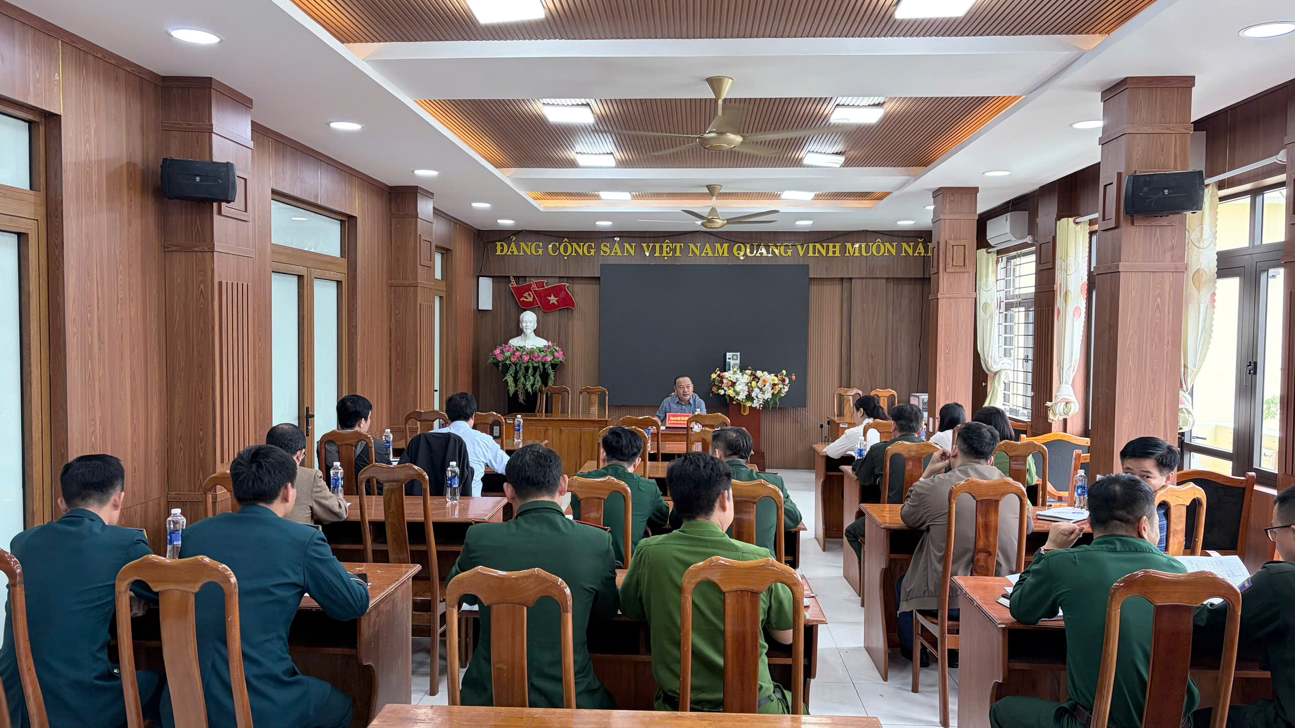 Phối hợp chặt chẽ với các đơn vị đóng chân trên địa bàn, chuẩn bị chu đáo cho công tác bầu cử đại biểu Quốc hội và HĐND các cấp nhiệm kỳ 2026-2031